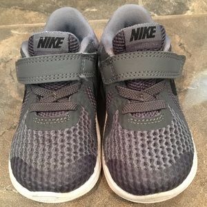 Toddler Nike Sneakers Size 6